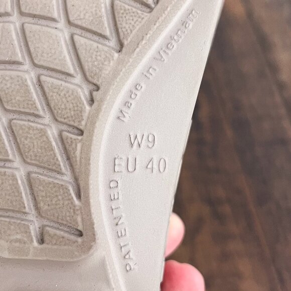 OOFOS OOmega OOlala Sandal Platform Recovery Shoe Comfort Size 9 Nomad Tan Nude - Picture 11 of 13